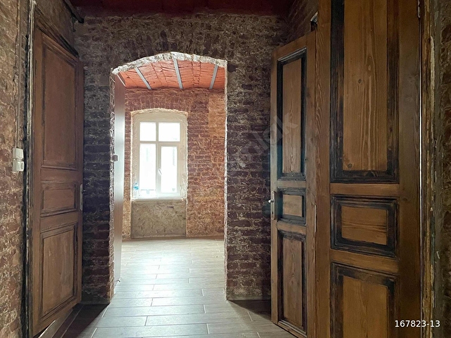Metroya adım Mesafede Tarihi Binada 4+1 Kiralık İş Yeri & Ofis - Görsel 10