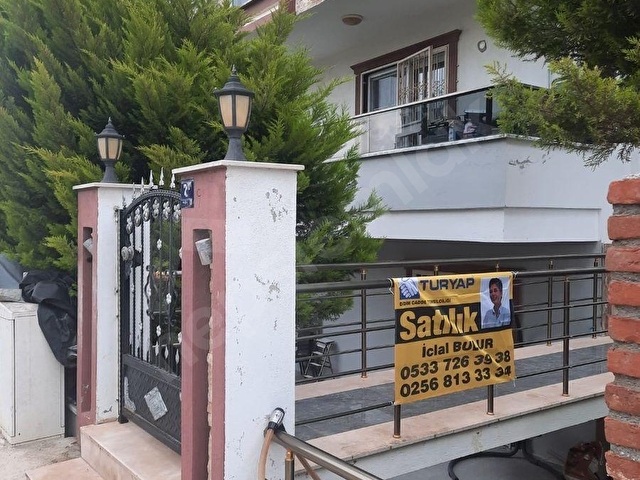 EFELERDE MERKEZİ KONUM 3+1 TERASLI, BAKIMLI VE EŞYALI DUBLEKS - Görsel 2