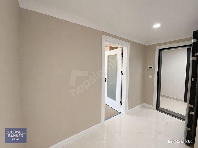 BAŞİSKELEDE HAVUZLU SİTEDE EBVYN BANYOLU SATILIK DAİRE - Görsel 3
