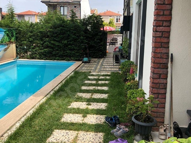 SİTE İÇİNDE MÜSTAKİL YAŞAM ÖZEL HAVUZLU DENİZE YAKIN VİLLA - Görsel 2