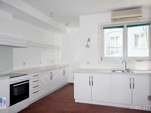 KONUT REALTY | Gümüşsuyunda Boğaz Manzaralı 240 m2 Satılık Daire - Görsel 16