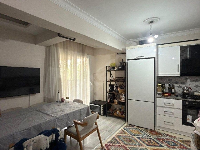 Bayraklı Adalet Mahallesi Cadde Yakını Arakat Konforlu Doğalgazlı Ferah Satılık 3+1 Daire