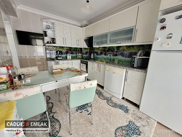 CADDE26 DAN AÇELYA TRANVAY DURAĞININ DİBİNDE SATILIK 2+1 DAİRE - Görsel 3