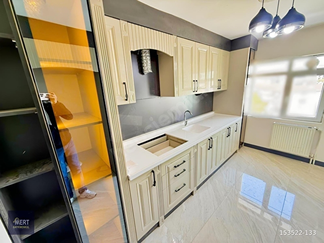 MERTDEN MEDERESDE CADDE ÜSTÜ SON KAT FULL YAPILI 3+1 DAİRE