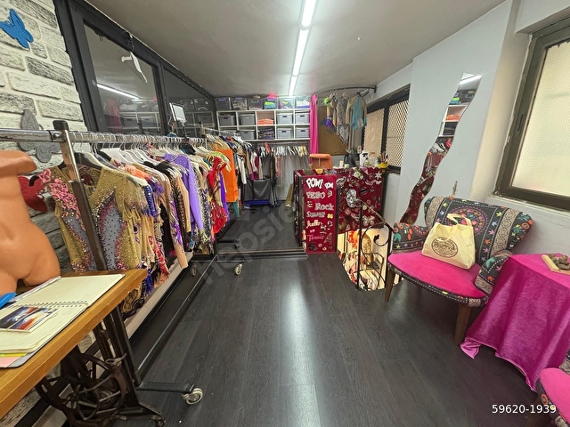 TÜRKÇÜ SOKAK 25 M2, DÜZ AYAK PASAJ İÇİ DÜKKAN 13.500 TL KİRACILI