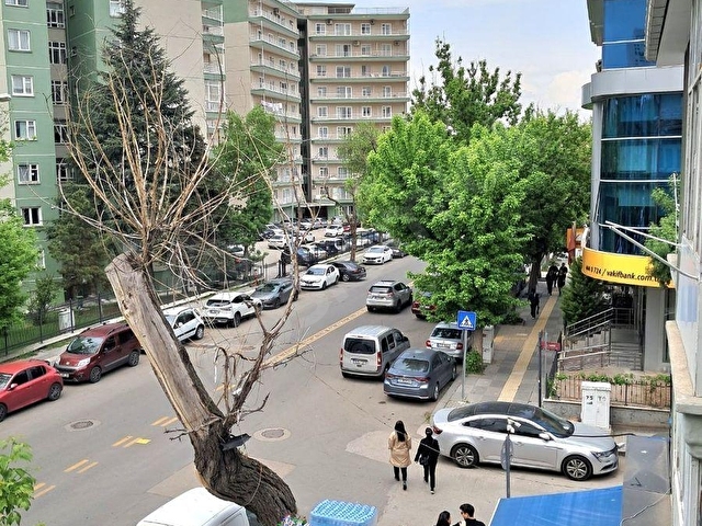 EMEK 8. CADDE ÜZERİ ÖN CEPHELİ METROYA YAKIN 2+1 +SEKRETERYA YERİ KİRALIK OFİS -İŞYERİNE