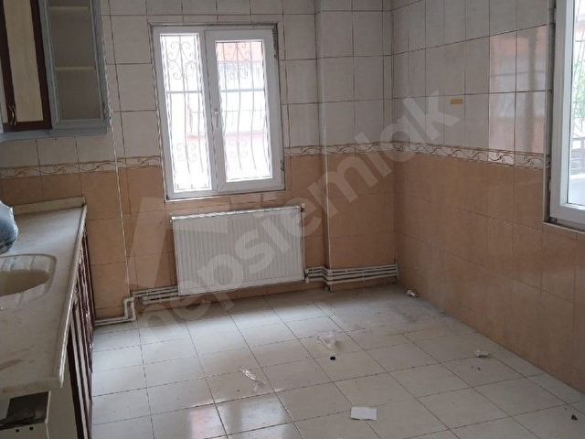 Depozitosuz masrafsız Mehmet Akif Ersoy Mahallesinde 3+1 Oda 150m² Boyalı temiz daire - Görsel 3