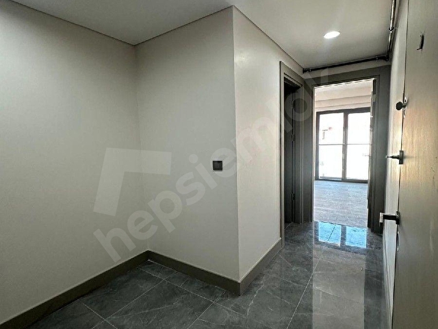 GÜVENLİKLİ K OTOPARKLI SİTEDE 3+1 MANZARALI ARAKAT DAİRE - Görsel 7