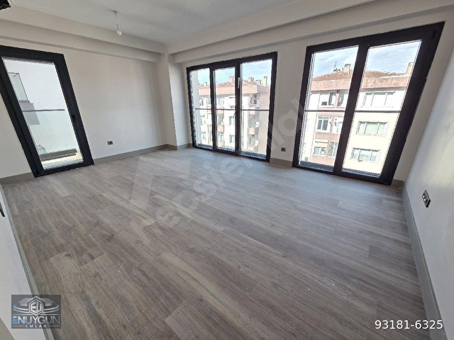 GÜVENLİKLİ K OTOPARKLI SİTEDE 3+1 MANZARALI ARAKAT DAİRE - Görsel 13