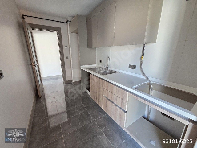 GÜVENLİKLİ K OTOPARKLI SİTEDE 3+1 MANZARALI ARAKAT DAİRE - Görsel 24