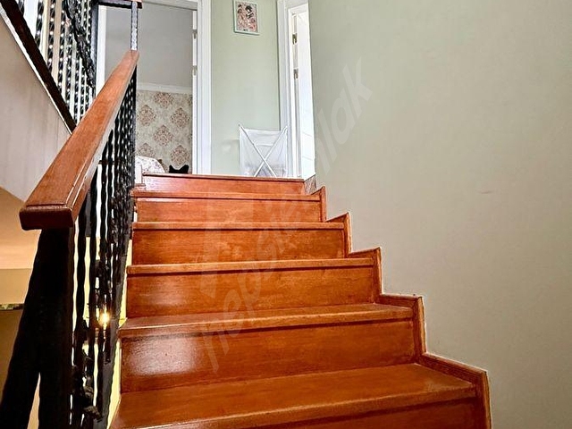 Seyrek Villaken’te Satılık 4+1 Cadde Üstü Köşe Villa - Bakımlı ve Çok İyi Konumda - Görsel 24