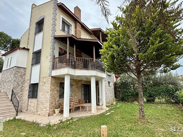 Seyrek Villaken’te Satılık 4+1 Cadde Üstü Köşe Villa - Bakımlı ve Çok İyi Konumda - Görsel 2