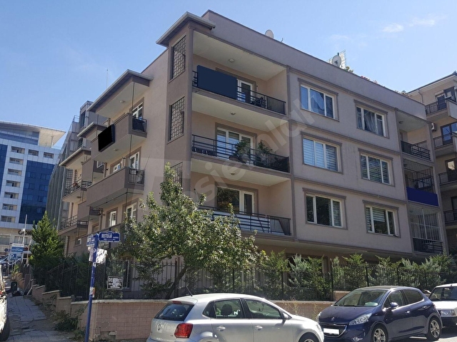 KAVAKLIDERE BESTEKAR SOKAK SATILIK DAİRE OTOPARK 1.KAT ÖN 150m2. 4+1 KOMBİLİ - Görsel 2