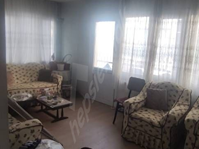 Satılık daire ve 2 dükkan
