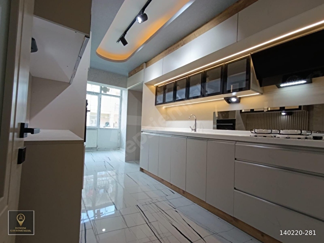 KONUM GAYRİMENKULDEN SİNCAN PLEVNE MAH DE ARA KATTA ULTRA LÜKS YAPILI 3+1 DAİRE