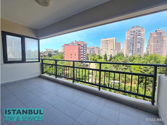 Bahçeşehir Merkezde, Balkonlu ve Ferah, 3+1 Satılık Daire