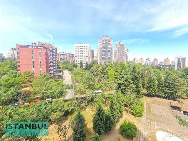 Bahçeşehir Merkezde, Balkonlu ve Ferah, 3+1 Satılık Daire - Görsel 2