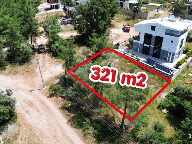 MERKEZİ KONUMLU KÖŞE PARSEL İMARLI VİLLA ARSASI