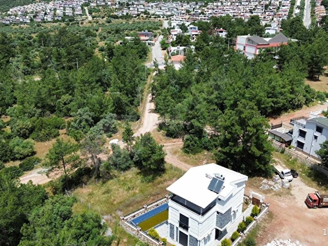 MERKEZİ KONUMLU KÖŞE PARSEL İMARLI VİLLA ARSASI - Görsel 7