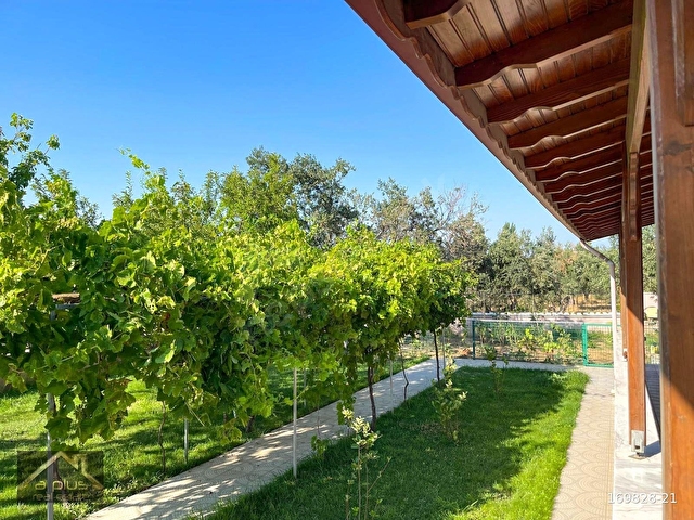 EŞSİZ KONUM VE BAHÇE ÖZELLİKLERİYLE EŞYALI SATILIK VİLLA - Görsel 28