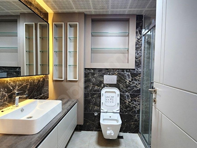 FIRSAT!!!! YENİBATI DA . 4,5+1 GENİŞ PEYZAJ ALANLI KAPALIOTOPRK - Görsel 7