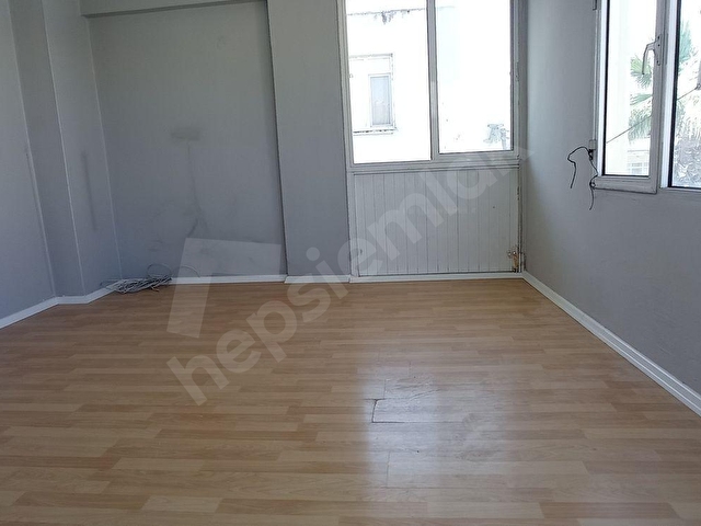 güzelyalı 40 sk son kat köşe 2+1 80 m2 DOĞALGAZ YOK - Görsel 4