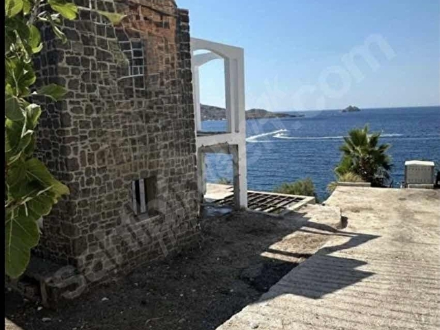 BODRUM YALIKAVAKTA MUHTEŞEM KONUMDA DENİZE SIFIR 5+1 VİLLA - Görsel 3