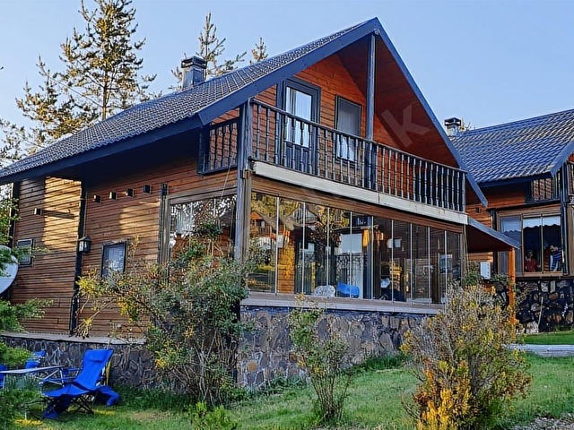 ARELDEN ÇAMLIDEREDE HER MEVSİMLİK AHŞAP 2+1 MÜSTAKİL VİLLA