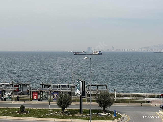 İzmir M.Kemal Sahil Bulvarında Kiralık Full Yapılı Modern Yalı