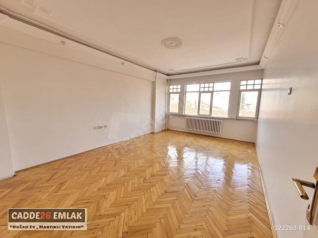 CADDE26 DAN ADLİYE BİNASININ DİBİNDE SATILIK 3+1 DAİRE