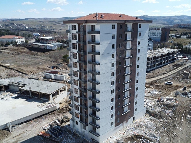 PURSAKLAR HAVAALANI YOLUNDA 1+1 SATILIK DAİRE