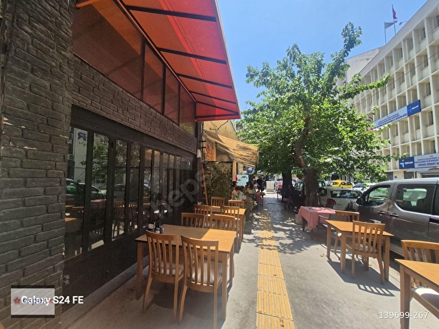Konakta merkezi konumda kiralık dükkanlı komple bina