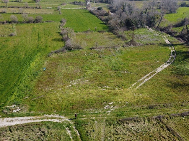 GÖNEN TÜTÜNCÜDE DOĞA İÇİNDE 700 m2 İMARLI ARSA - Görsel 2