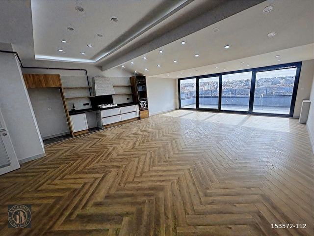 ÜSKÜDAR SULTANTEPEDE 4+2 NET 240 M2 TERASLI LÜKS DUBLEKS DAİRE - Görsel 4