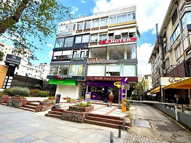 Bağdat Caddesi Üzeri ve Cepheli 215m2  7+1  Kiralık İş Yeri
