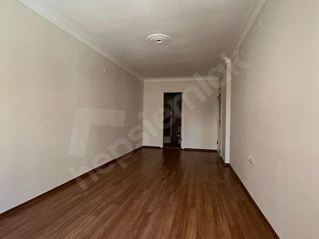Önder Caddesi Cepheli, Ulaşım Kolaylığı Sunan Geniş Balkonlu Kiralık 2+1 Daire! - Görsel 8