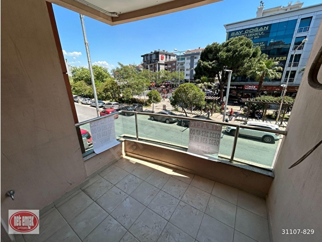Önder Caddesi Cepheli, Ulaşım Kolaylığı Sunan Geniş Balkonlu Kiralık 2+1 Daire!