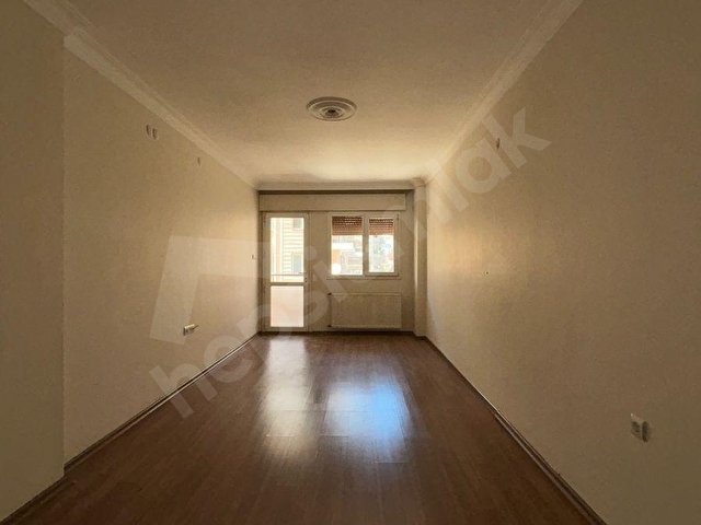 Önder Caddesi Cepheli, Ulaşım Kolaylığı Sunan Geniş Balkonlu Kiralık 2+1 Daire! - Görsel 7