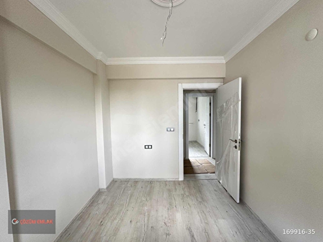 ÇÖZÜM EMLAKTAN MURADİYEDE 2+1 KAPALI MUTFAK KARANLIKSIZ DAİRE - Görsel 6
