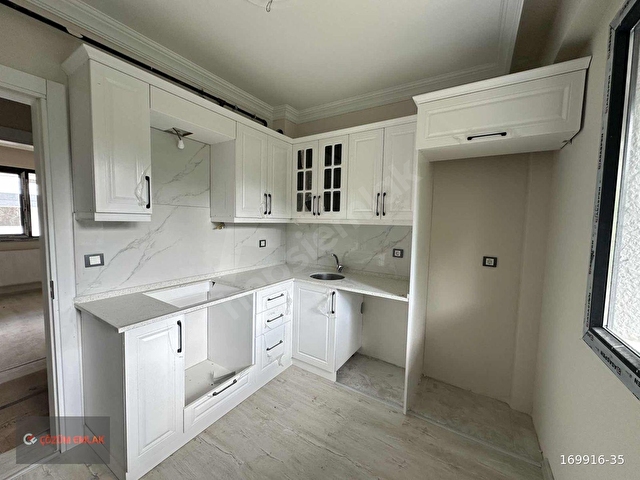 ÇÖZÜM EMLAKTAN MURADİYEDE 2+1 KAPALI MUTFAK KARANLIKSIZ DAİRE