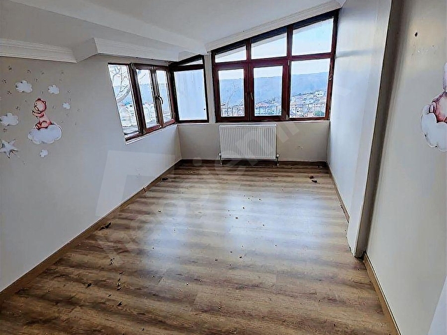 Doğa Manzaralı, Geniş Teraslı Kiralık 3+1 Daire - Görsel 11