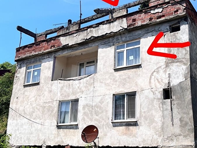 Satılık hisse 2 Katlı Kargir Ev ve Arsası