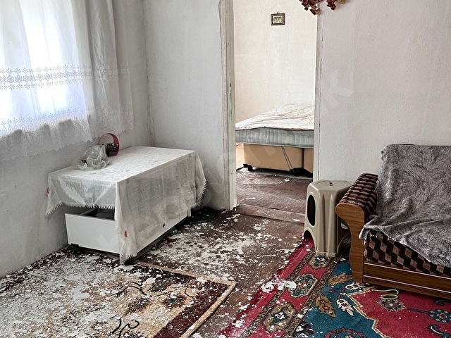 Satılık hisse 2 Katlı Kargir Ev ve Arsası - Görsel 5