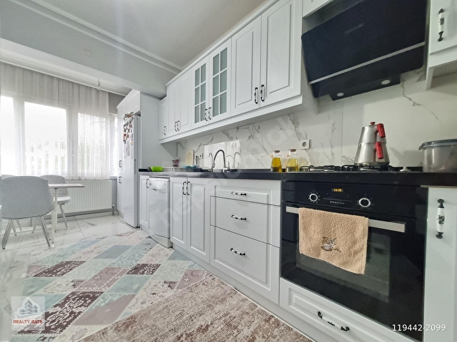 METROYA YÜRÜME MESAFESİNDE -LÜKS YAPILI -SİTE İÇİ -SATILIK DAİRE