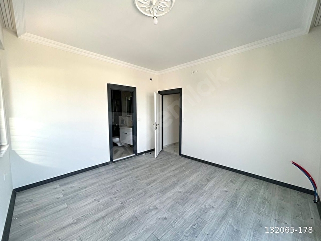 HAVUZLU SİTE İÇİNDE SATILIK 2+1 AMERİKAN MUTFAKLI EBEVEYN BANYOLU DAİRE - Görsel 22