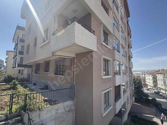 KOLEJ KIZILAY KUYUCAK SOKAKTA ARA KAT