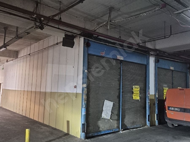 Mega Center Kuru gıda Bayrampaşa 2 adet 32 şer m2 dükkan