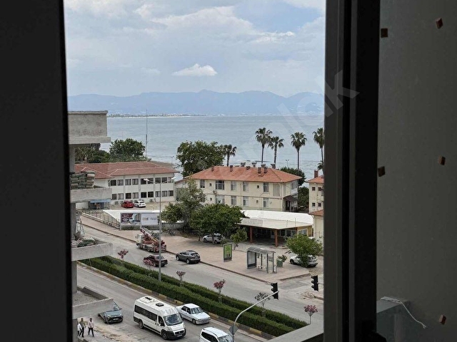 ANA CADDE ÜSTÜNDE NET 71Lİ GENİŞ 2+0 DENİZ MANZARALI DAİRE - Görsel 16