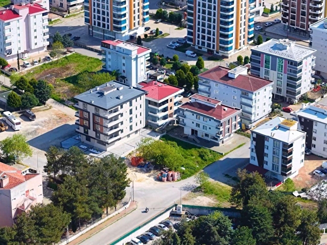 RUHSATI ALINMIŞ 20 ADET 1+1 ve 160 m² DÜKKAN PROJELİ ARSA