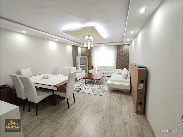 DOĞUKENTTE ARA KAT ÖNCEL CAMİİ YANI İÇİ BAKIMLI SATILIK DAİRE